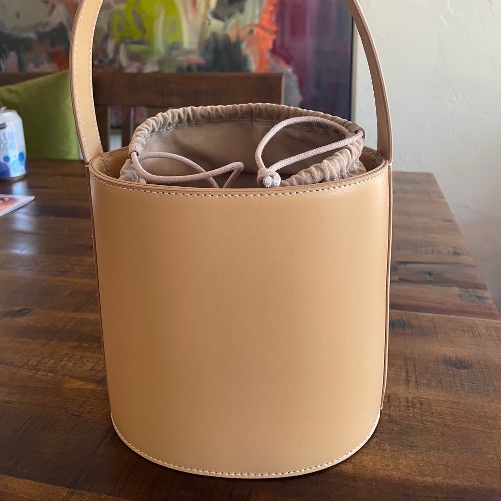 STAUD Bisset leather bucket bag, nude - mint condition